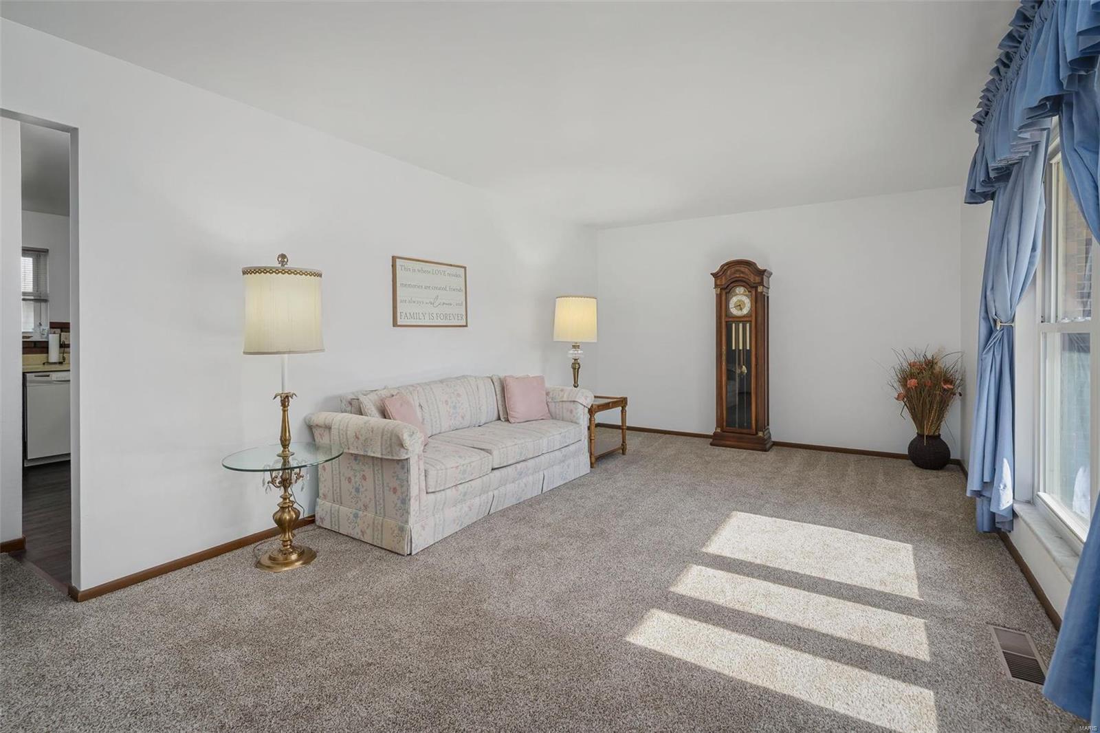 2227 Olde Winery Road St. Louis, MO 63129 - Photo 4 of 39