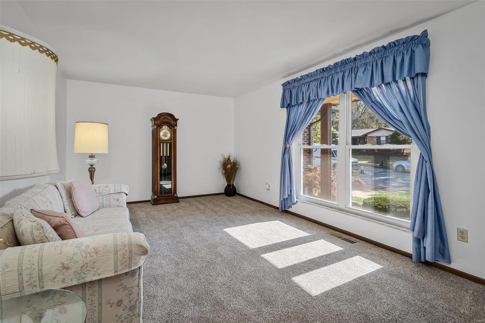 2227 Olde Winery Road St. Louis, MO 63129 - Photo 5 of 39