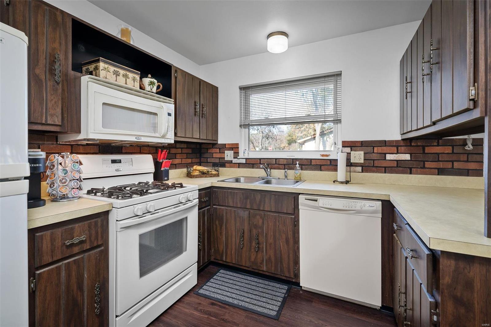 2227 Olde Winery Road St. Louis, MO 63129 - Photo 8 of 39