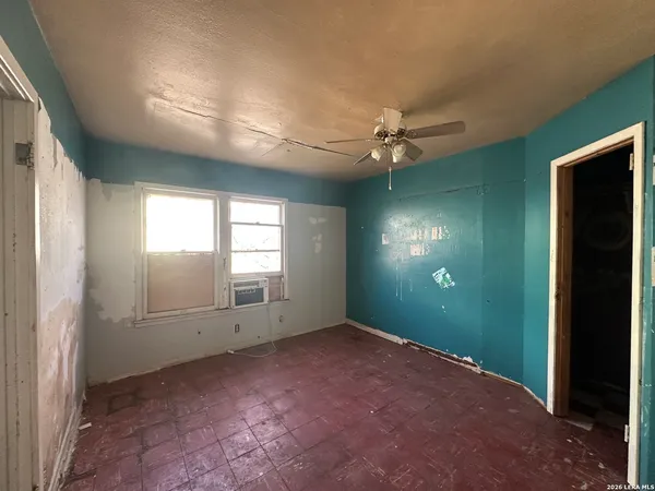 a view of utility room