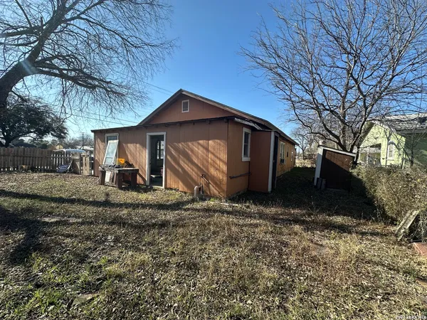 $95,000 | 202 South 4th Street, Uvalde, TX 78801