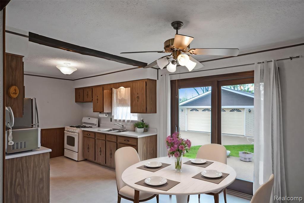 2103 Oakcrest Road Sterling Heights, MI 48310 - Photo 5 of 31