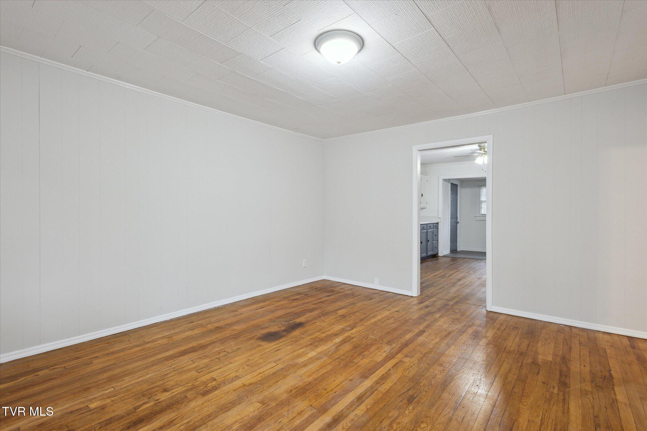 05-1548-S-Side-Rd-Elizabethton-TN-37643-