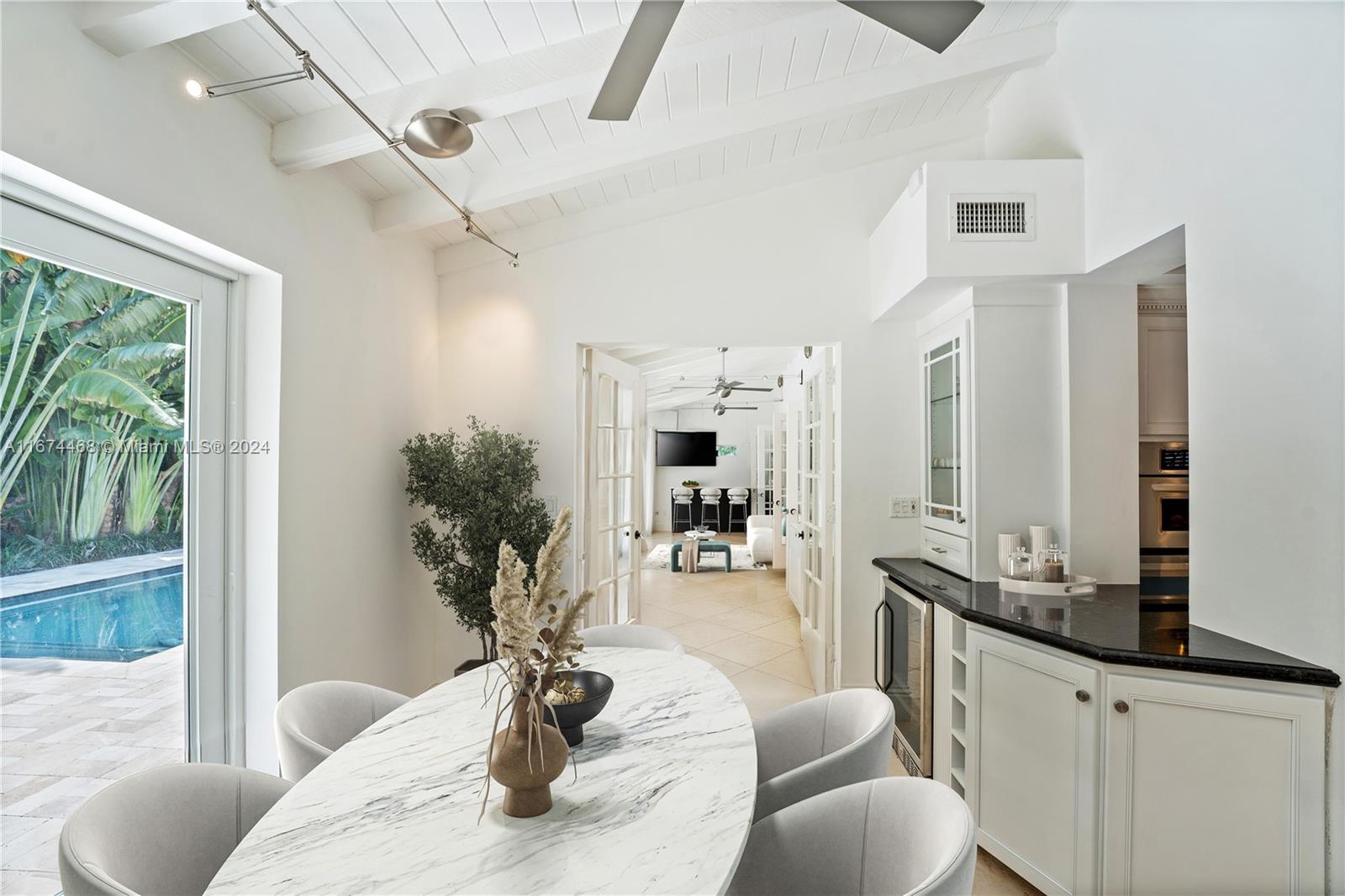 5147 North Bay Road Miami Beach, FL 33140 - Photo 11 of 27 Gallery Image 11