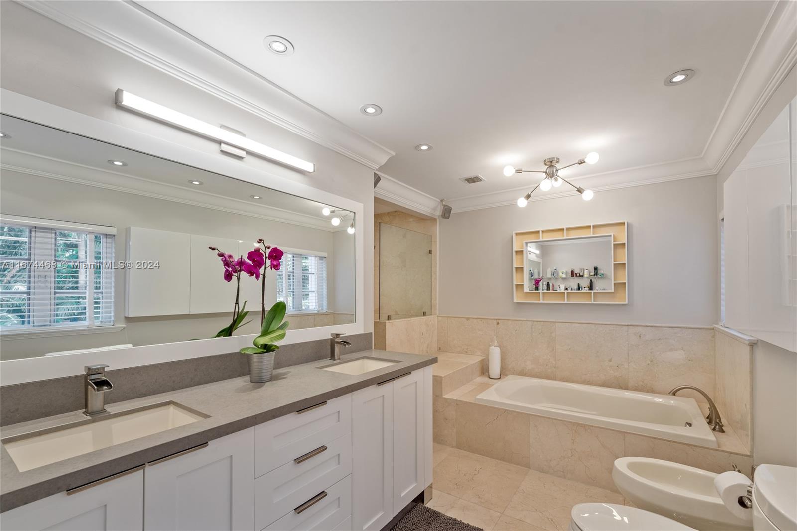 5147 North Bay Road Miami Beach, FL 33140 - Photo 19 of 27 Gallery Image 19