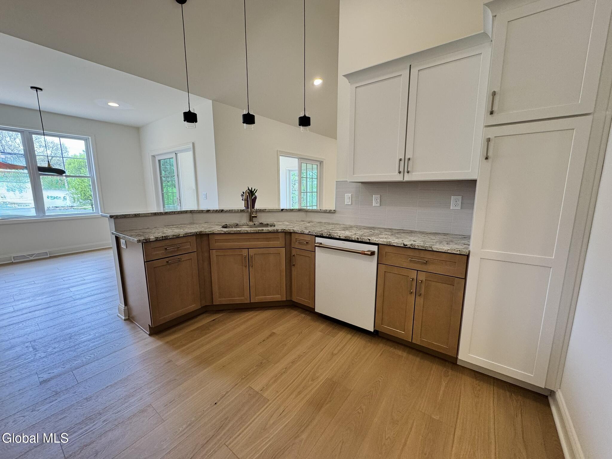 105 Maxwell Road Colonie, NY 12110 - Photo 9 of 19 Kitchen
