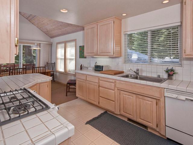 14781 Tyrol Road Truckee, CA 96161 - Photo 5 of 9 Gallery Image 5