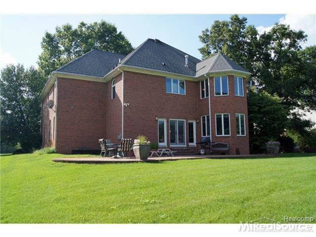 60576 Balmoral Way Rochester, MI 48306 - Photo 4 of 29 31211206-3.JPG