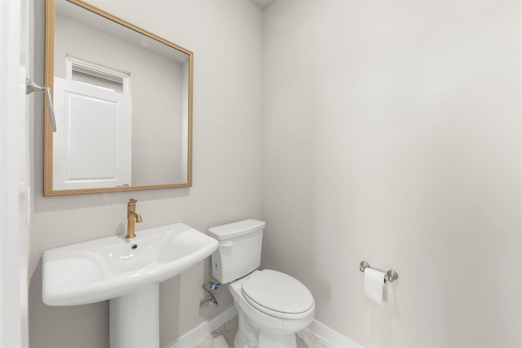 2013 Aldrich Road Celina, TX 75009 - Photo 15 of 28 15. 2013 Aldrich - Powder