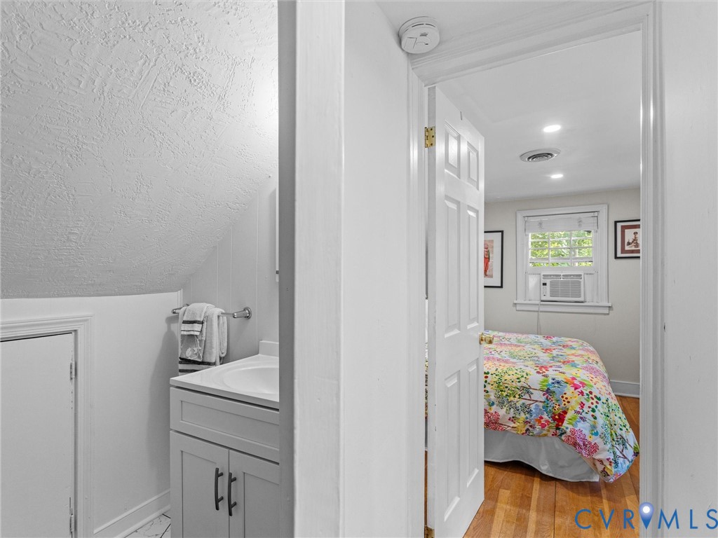 1107 Santa Rosa Road Henrico, VA 23229 - Photo 25 of 36 Powder Room