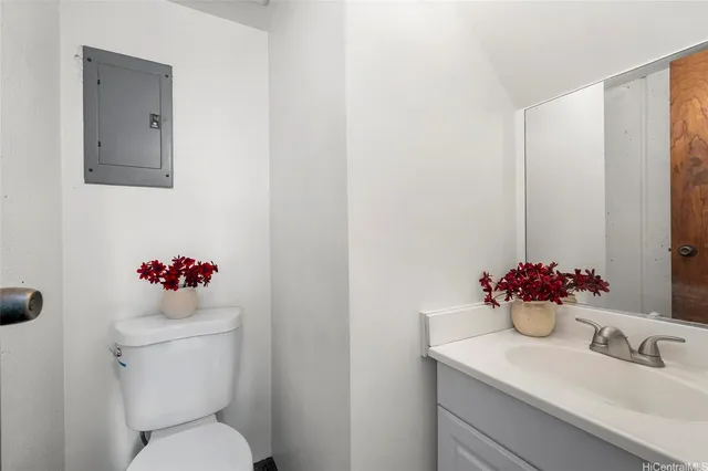 $395,000 | 98-310 Kamehameha Highway, Unit 225, Aiea, HI 96701