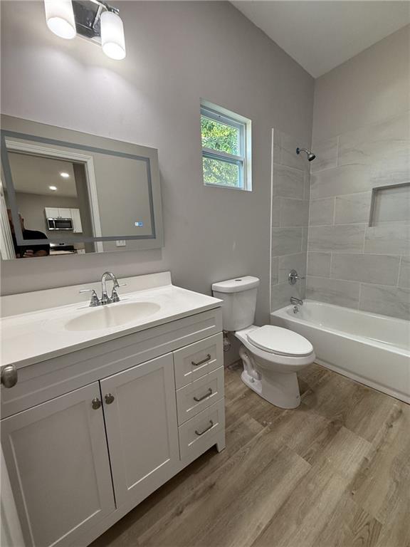 1300 Murphy Avenue LaGrange, GA 30240 - Photo 18 of 24 a bathroom with a toilet a sink and bathtub