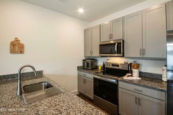 $282,900 | 3568 Bisham Wood Lane, Powell, TN 37849