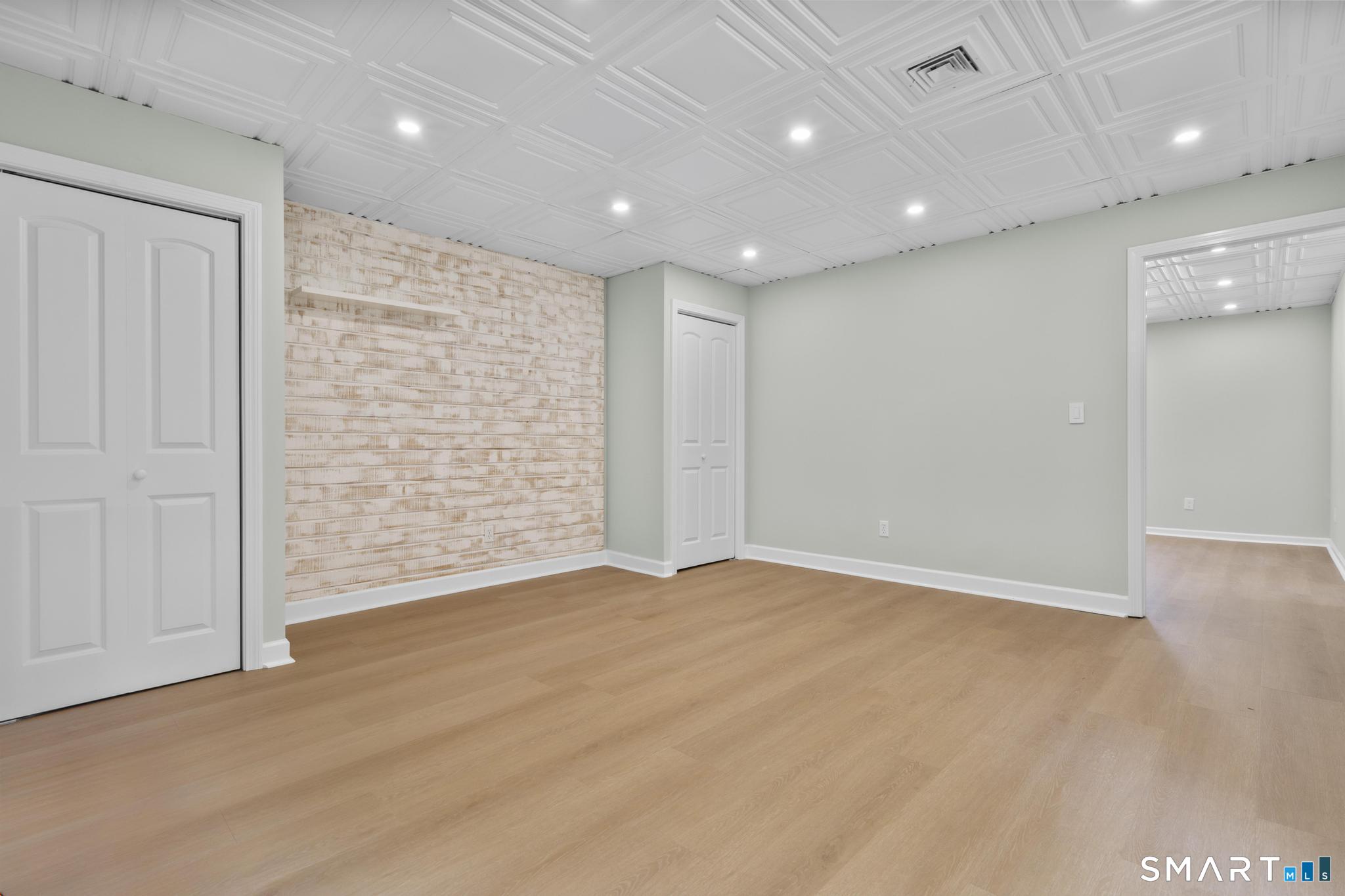 184 Maple Street Branford, CT 06405 - Photo 3 of 18