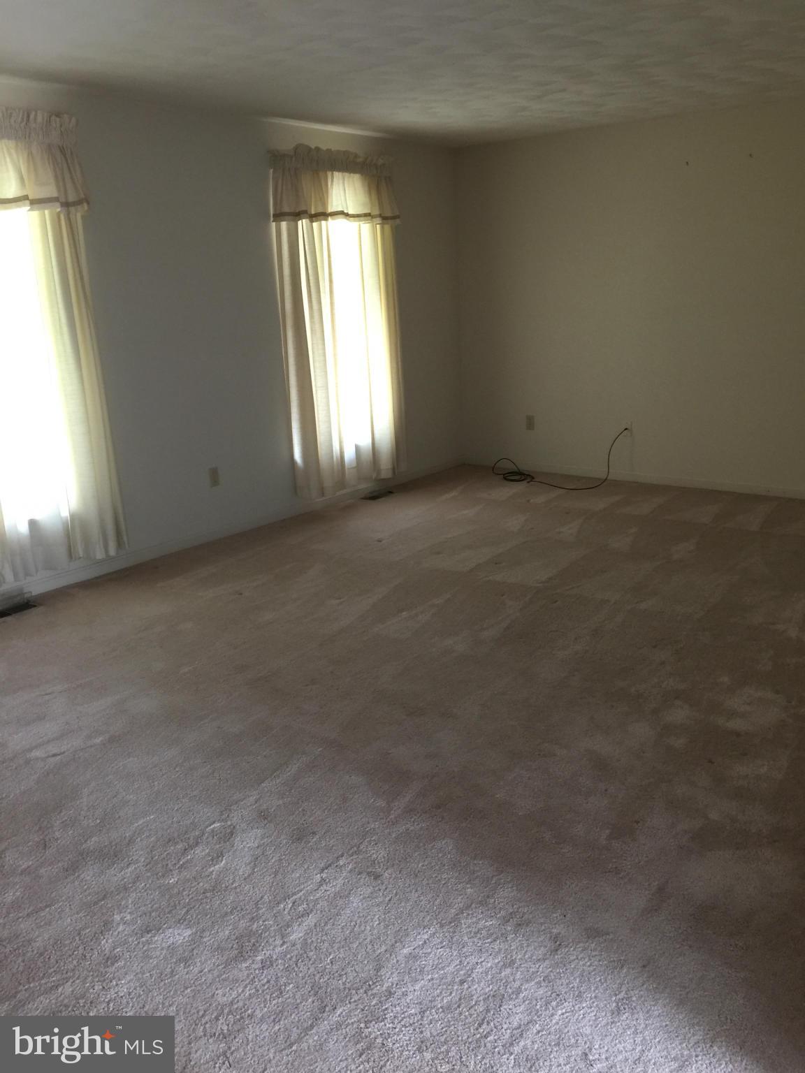 2375 Coon Club Road Westminster, MD 21157 - Photo 14 of 20 Living Room