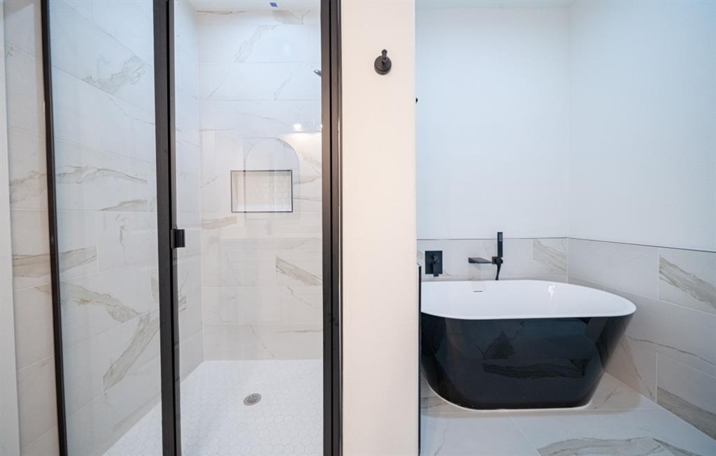 3411 Ladd Street Dallas, TX 75212 - Photo 11 of 14 a bathroom with a bathtub and a sink