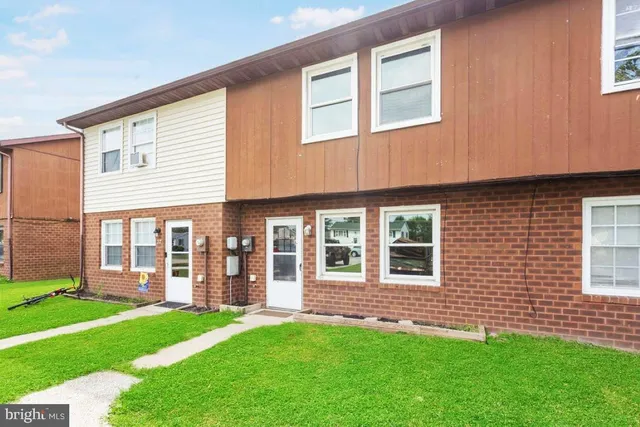 $189,900 | 25 Commerce Street, New Oxford, PA 17350