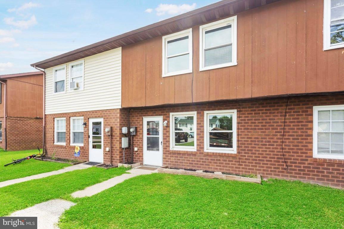 25 Commerce Street New Oxford, PA 17350 - Photo 1 of 23