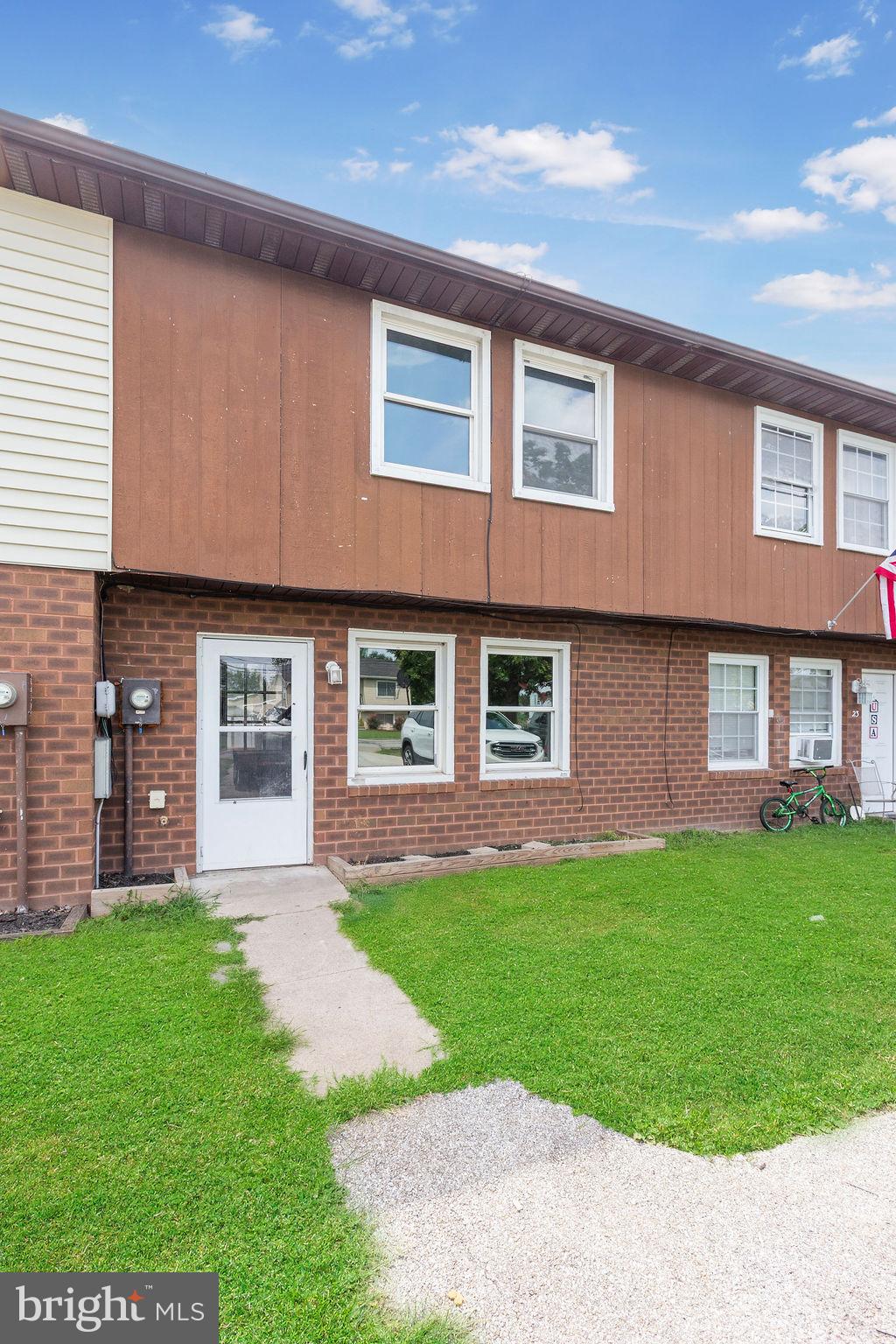 25 Commerce Street New Oxford, PA 17350 - Photo 2 of 23