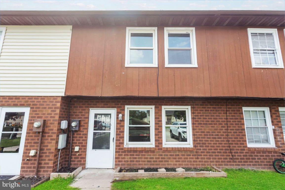 25 Commerce Street New Oxford, PA 17350 - Photo 3 of 23