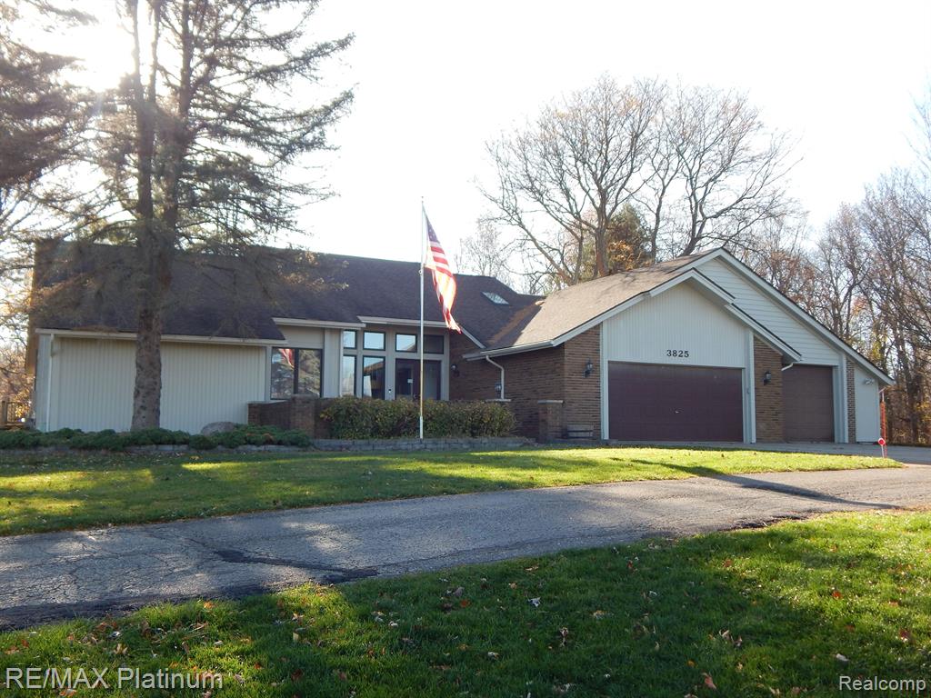 3825 North Hickory Ridge Road Highland, MI 48357 - Photo 3 of 80