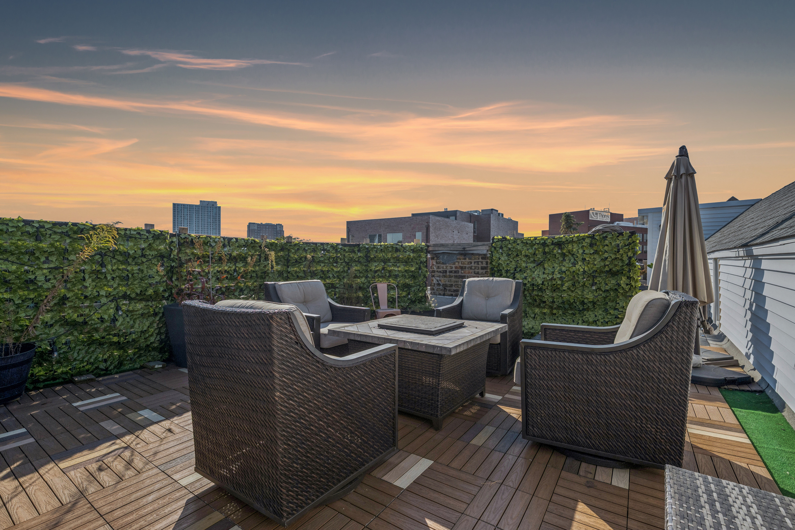 815 West Cuyler Avenue, Unit 3 Chicago, IL 60613 - Photo 14 of 16 a view of a roof deck with couches and sky view