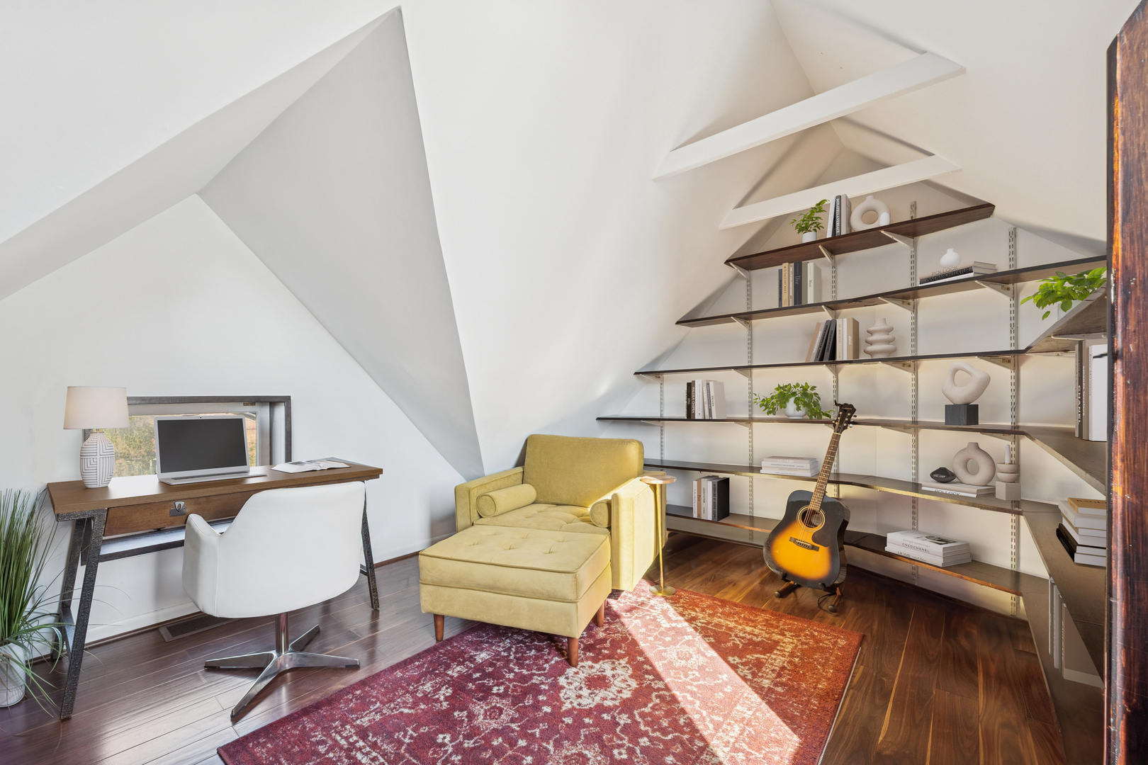 815 West Cuyler Avenue, Unit 3 Chicago, IL 60613 - Photo 10 of 16 a living room with furniture and a wooden floor