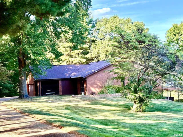 $425,000 | 304 Carobeth Circle, Jacksonville, IL 62650