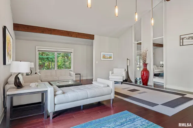 $425,000 | 304 Carobeth Circle, Jacksonville, IL 62650