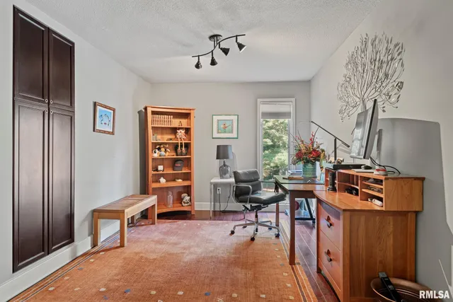 $425,000 | 304 Carobeth Circle, Jacksonville, IL 62650