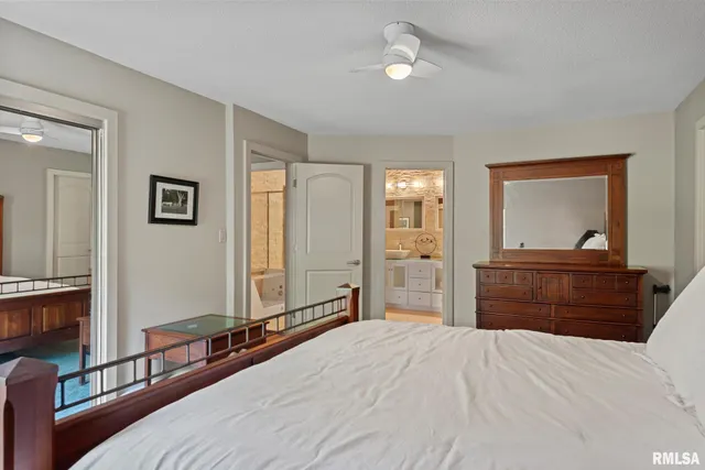 $425,000 | 304 Carobeth Circle, Jacksonville, IL 62650