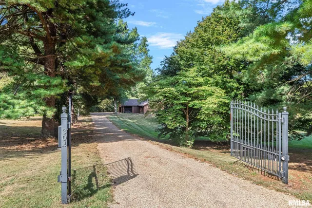 $425,000 | 304 Carobeth Circle, Jacksonville, IL 62650