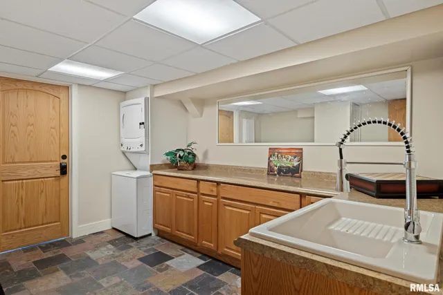 $425,000 | 304 Carobeth Circle, Jacksonville, IL 62650