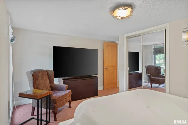 $425,000 | 304 Carobeth Circle, Jacksonville, IL 62650