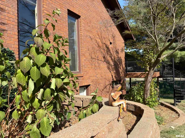 $425,000 | 304 Carobeth Circle, Jacksonville, IL 62650