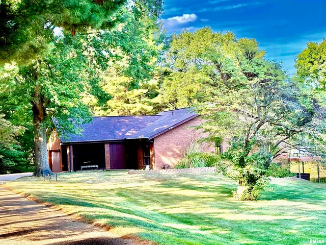 $425,000 | 304 Carobeth Circle, Jacksonville, IL 62650