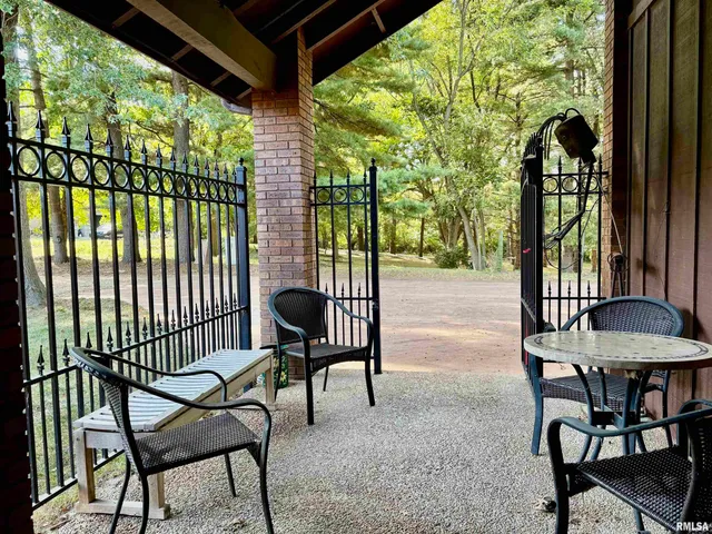 $425,000 | 304 Carobeth Circle, Jacksonville, IL 62650