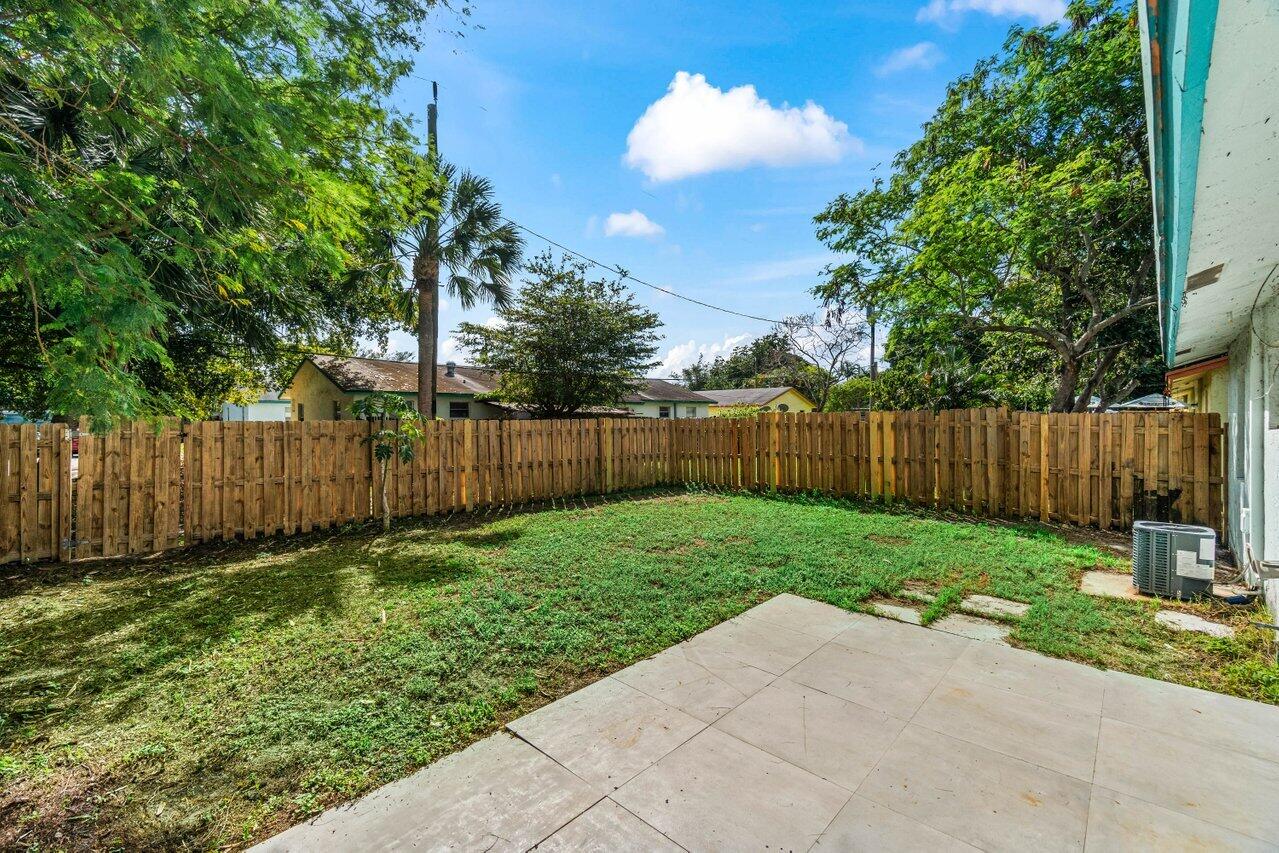 4863 Gulfstream Road Lake Worth, FL 33461 - Photo 6 of 20 019-4863GulfstreamRoad-LakeWorthBeach-FL