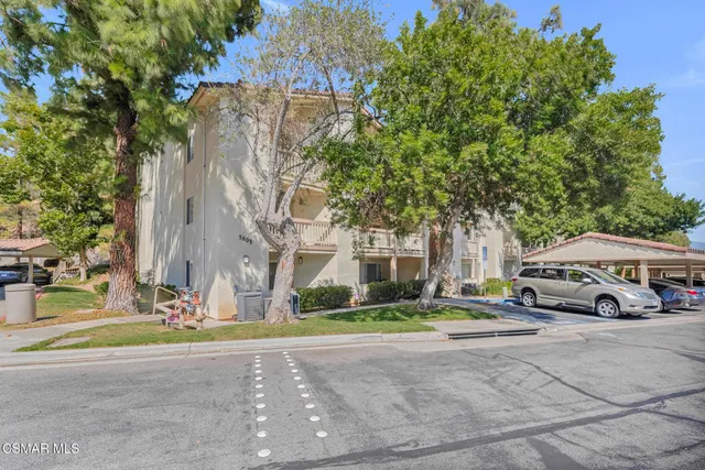 $425,000 | 5805 Oak Bend Lane, Unit 211, Oak Park, CA 91377