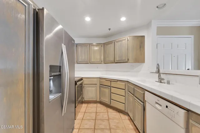 $425,000 | 5805 Oak Bend Lane, Unit 211, Oak Park, CA 91377