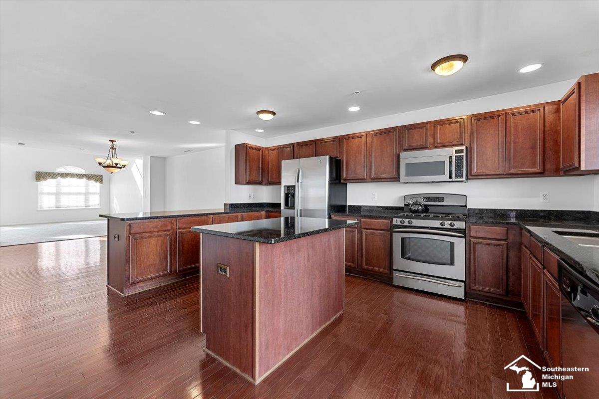 2767 Riverside Court Trenton, MI 48183 - Photo 14 of 46 50200895-60735f54-27d0-4556-ba1d-88713fce24bb.JPG