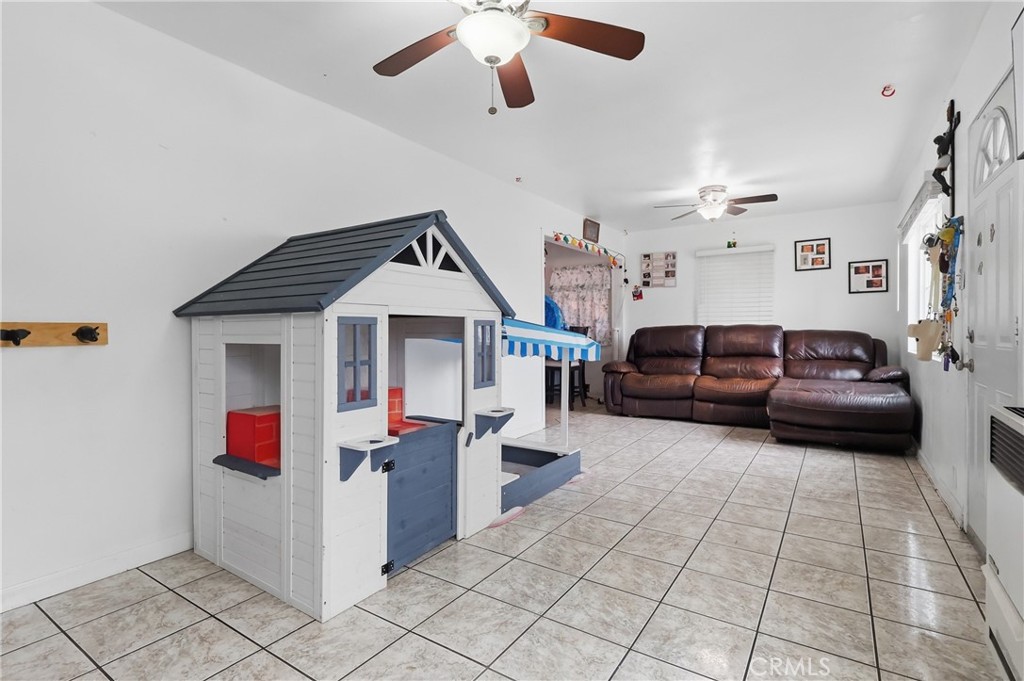 440 West Cherry Street Compton, CA 90222 - Photo 18 of 28 a living room with furniture