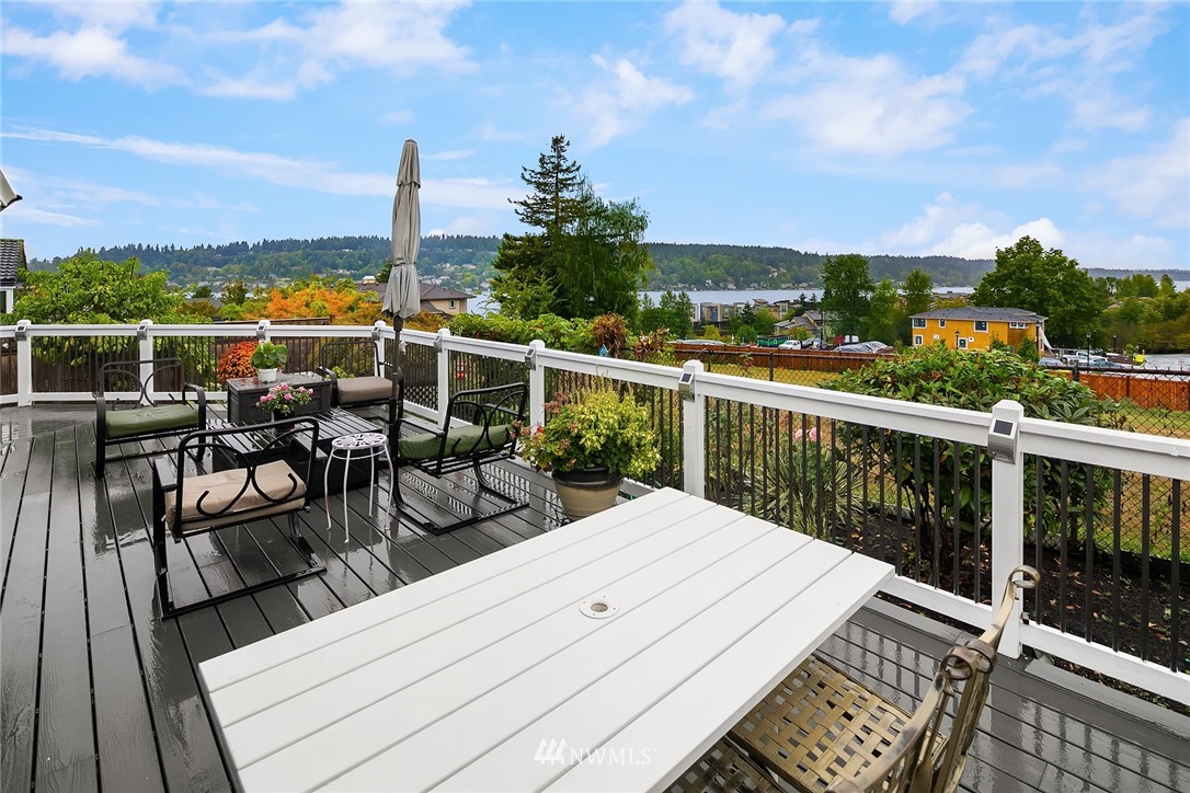1208 North 38th Street Renton, WA 98056 - Photo 1 of 20 Gallery Image 1
