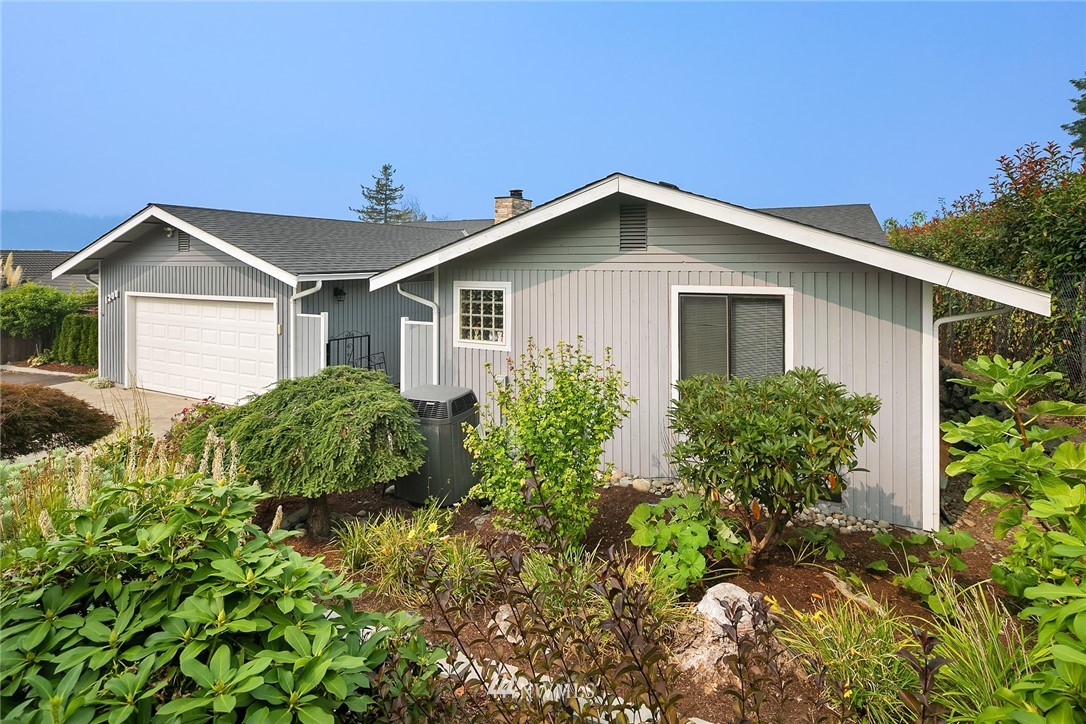 1208 North 38th Street Renton, WA 98056 - Photo 2 of 20 Gallery Image 2