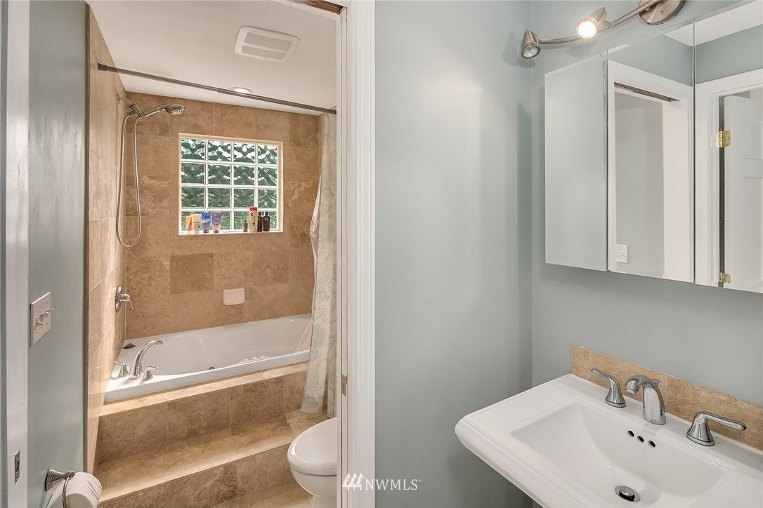 1208 North 38th Street Renton, WA 98056 - Photo 14 of 20 Gallery Image 14
