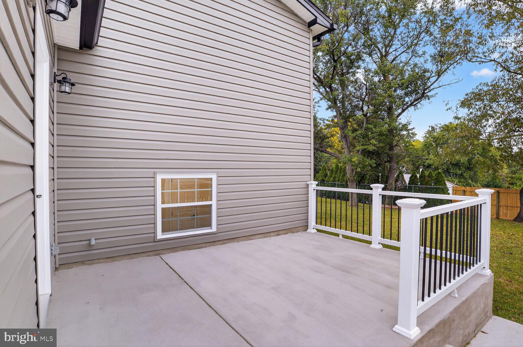 902 Wanda Road Linthicum Heights, MD 21090 - Photo 4 of 31 New Deck