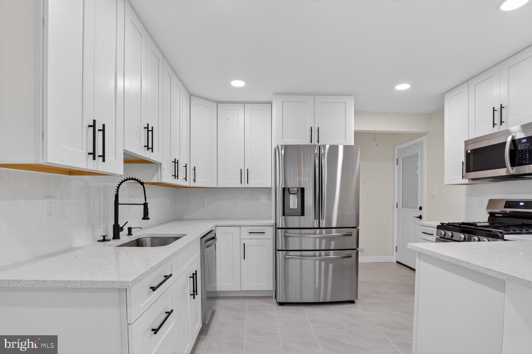 902 Wanda Road Linthicum Heights, MD 21090 - Photo 5 of 31 Stainless Appliances, Sparkly Quartz Countertops