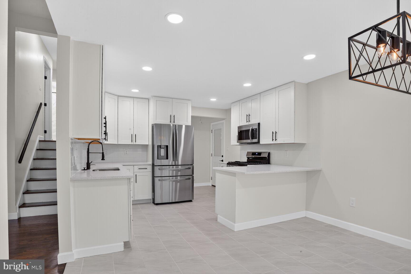 902 Wanda Road Linthicum Heights, MD 21090 - Photo 7 of 31 Kitchen w/Breakfast Bar & Dining Area