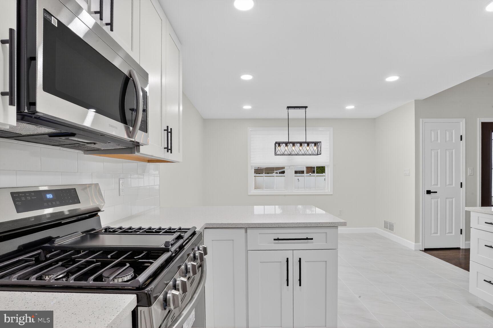 902 Wanda Road Linthicum Heights, MD 21090 - Photo 10 of 31 Gas Range with Grill