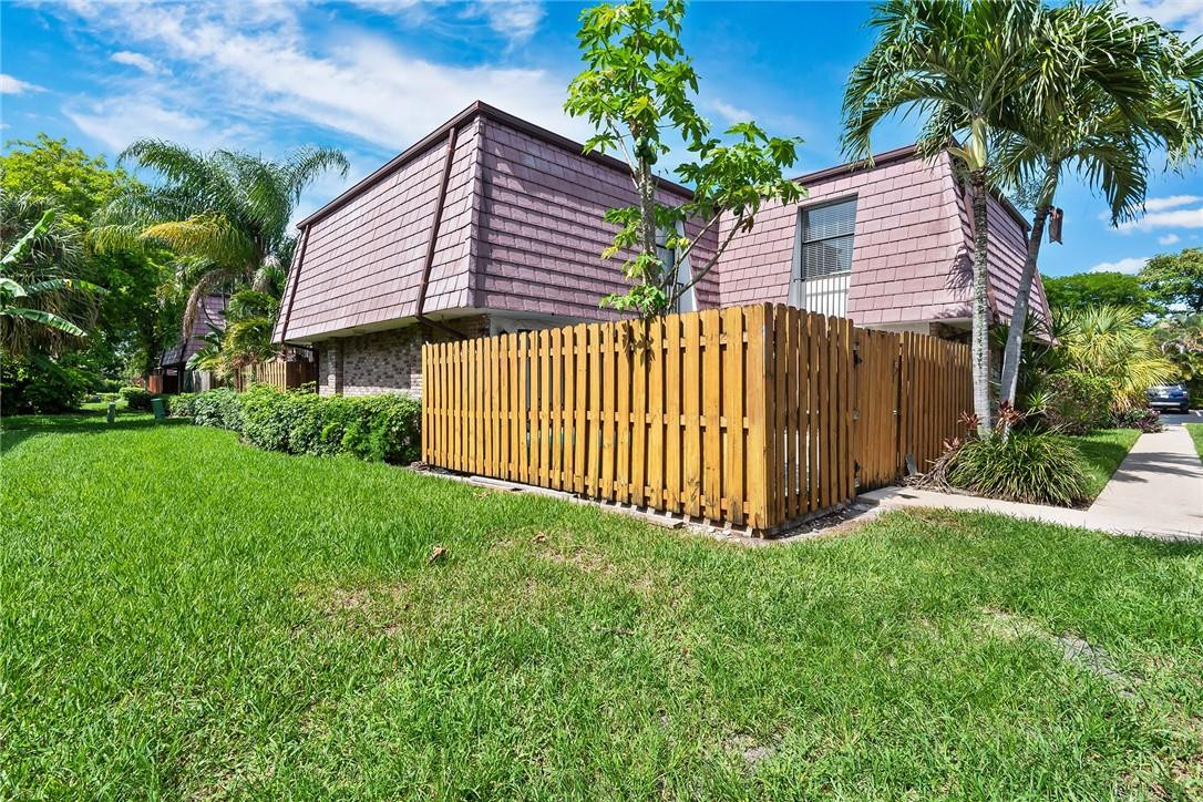 7529 Courtyard Run East, Unit 7529 Boca Raton, FL 33433 - Photo 1 of 22 Photo 1
